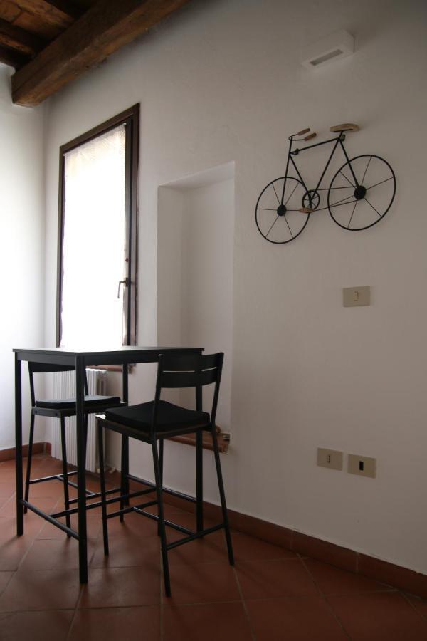 Appartement Le Vie del Centro à Ferrare Extérieur photo